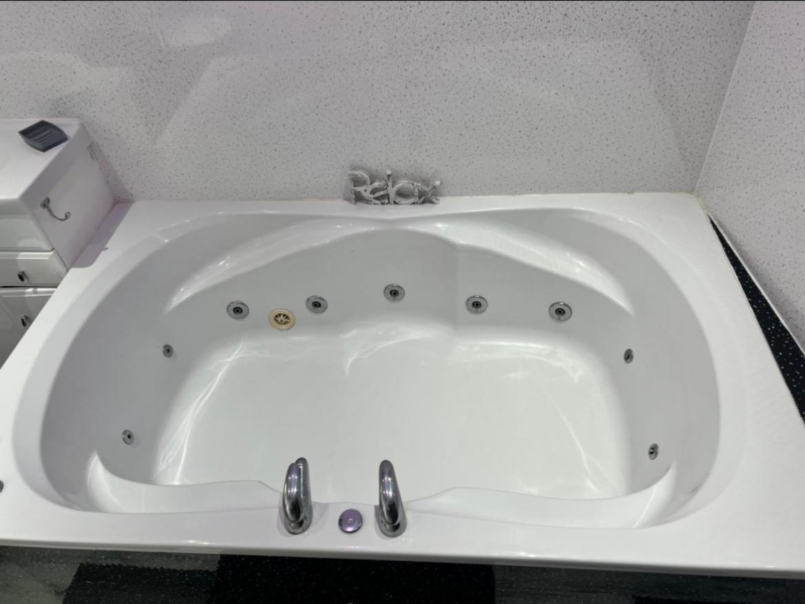 Sea View Lavish Apartment Sky Tv Whirlpool Bath Huge Balcony Newly Refurbished บริดลิงตัน ภายนอก รูปภาพ